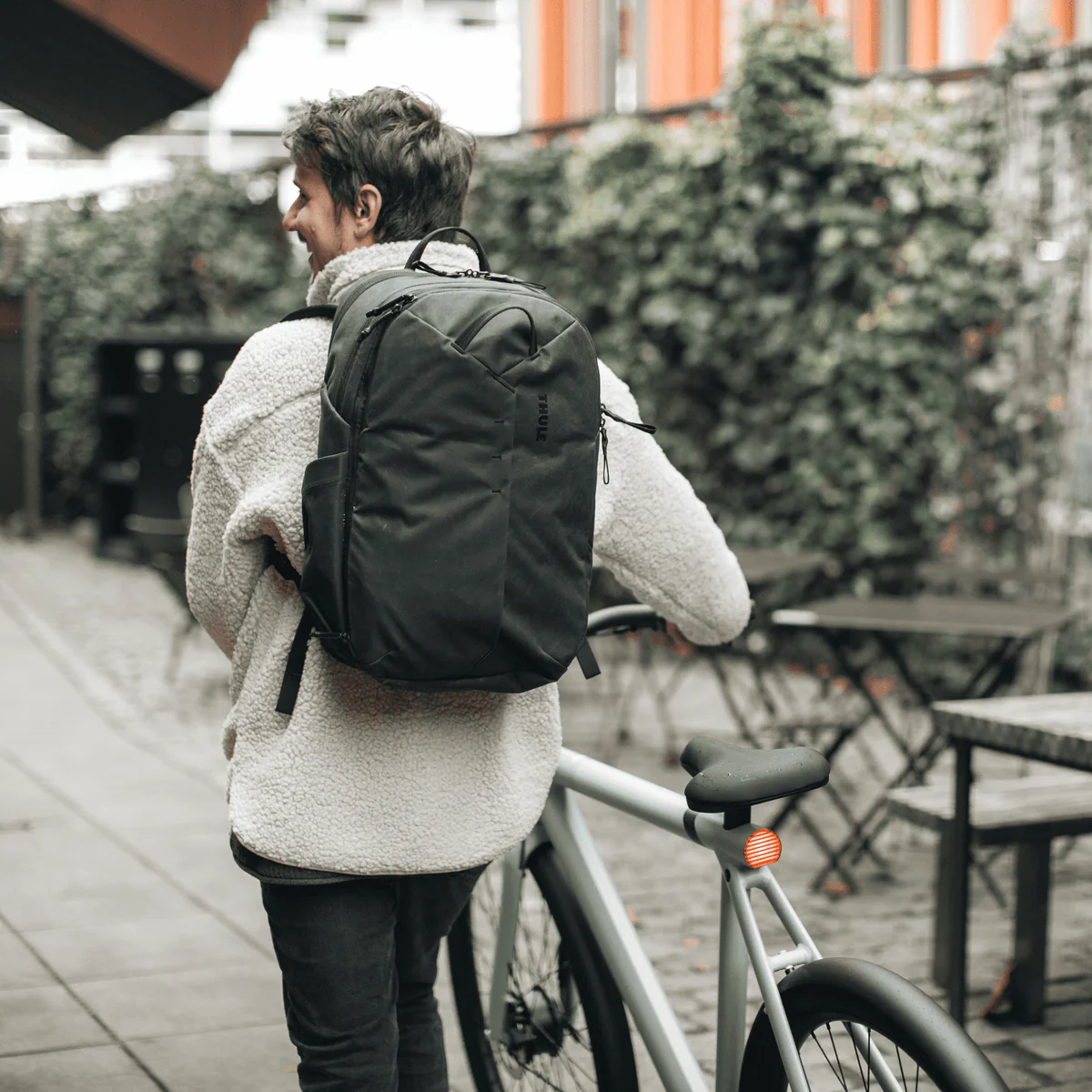 Thule Aion Travel Backpack 28L - Image 5